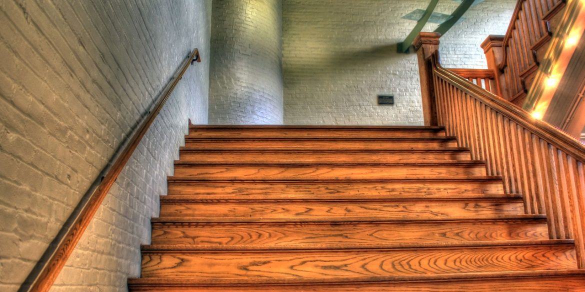 Quel budget prévoir pour un escalier en bois moderne ?