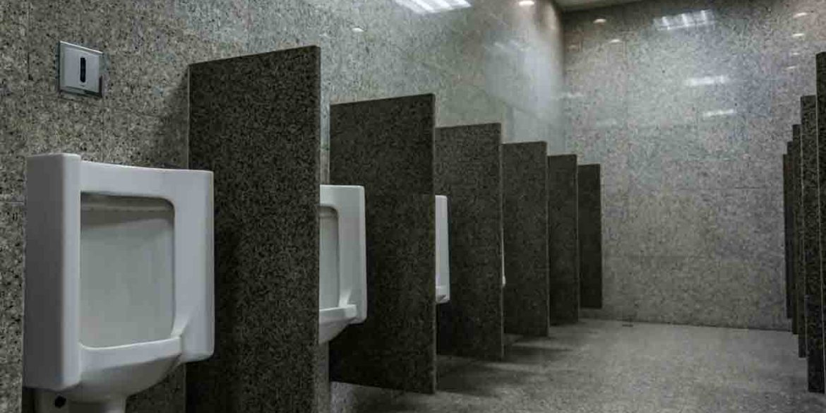 Une solution pratique pour optimiser l'espace dans les toilettes publiques ?